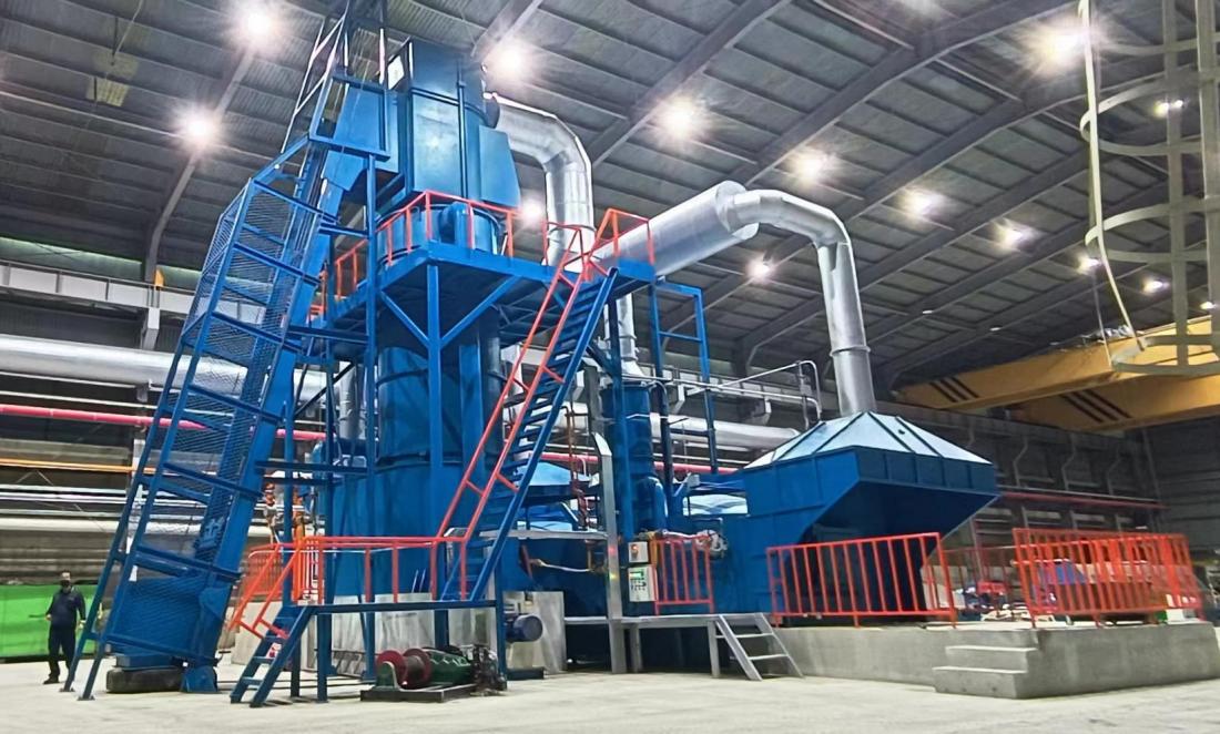 Vertical fast energy-saving aluminum melting furnace and insulation furnace matching furnace group