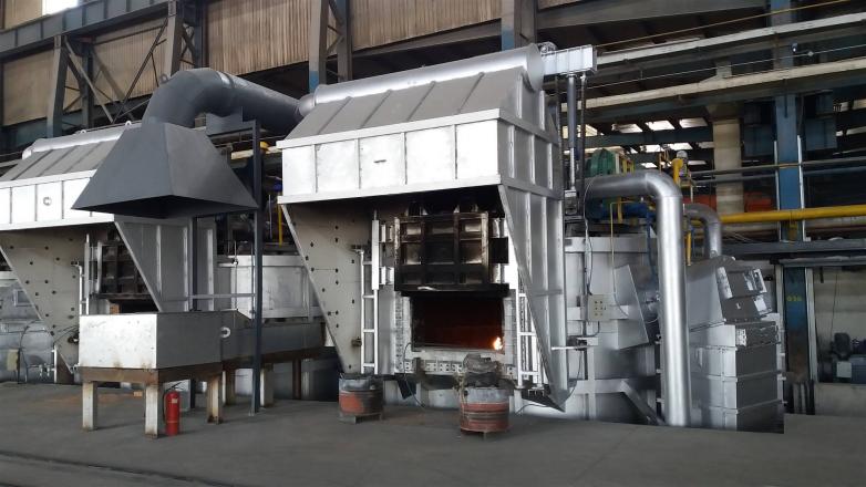 Rectangular aluminum melting furnace and regenerative combustion system